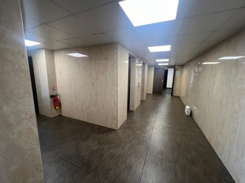 1 Voie Felix Eboue, Créteil for sale - Interior Photo - Image 2 of 10
