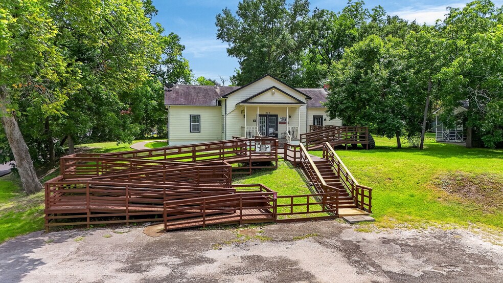 1309 15th St, Huntsville, TX à vendre - Photo du bâtiment - Image 2 de 37