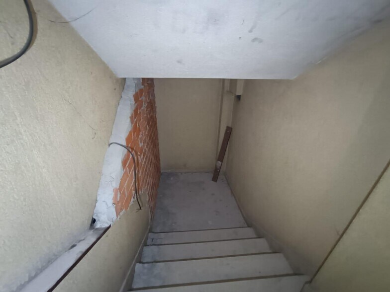 Retail in Pontevedra for sale - Interior Photo - Image 2 of 9