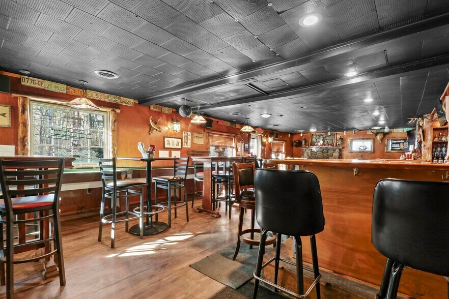 9933 Bear Creek Blvd, Bear Creek Township, PA à vendre - Photo du bâtiment - Image 3 de 27