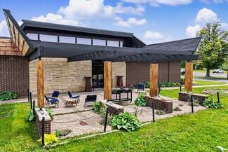 Plus de détails pour 2525 Highlander Pl, Iowa City, IA - Commerce de détail à louer