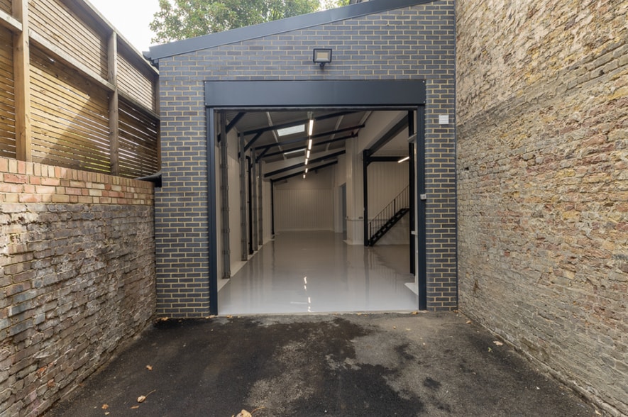 831-855 Brayards Rd, London for lease - Building Photo - Image 3 of 6