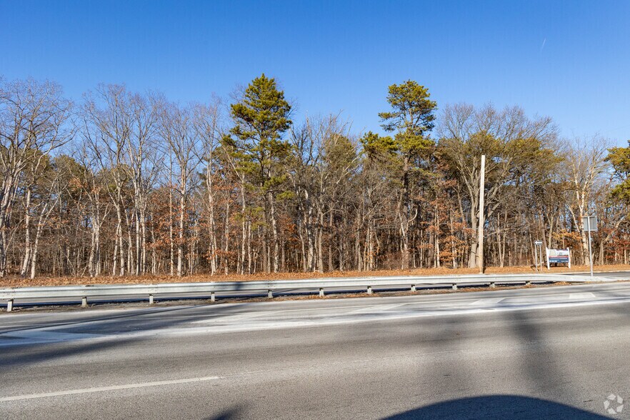 3175 Veterans Memorial Hwy, Bohemia, NY à vendre - Photo du bâtiment - Image 3 de 4