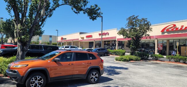 Plus de détails pour 2019-2023 E Silver Springs Blvd, Ocala, FL - Commerce de détail à louer