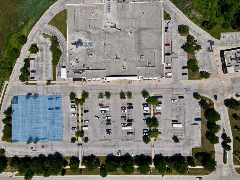 14870 W Greenfield Ave, Brookfield, WI for lease - Building Photo - Image 2 of 3