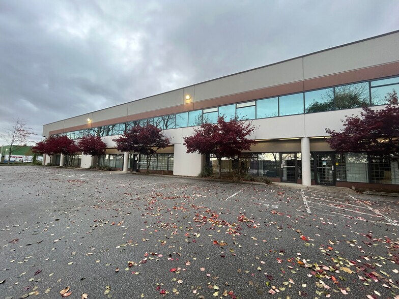 1600-1610 Derwent Way, Delta, BC à vendre - Photo du bâtiment - Image 2 de 12