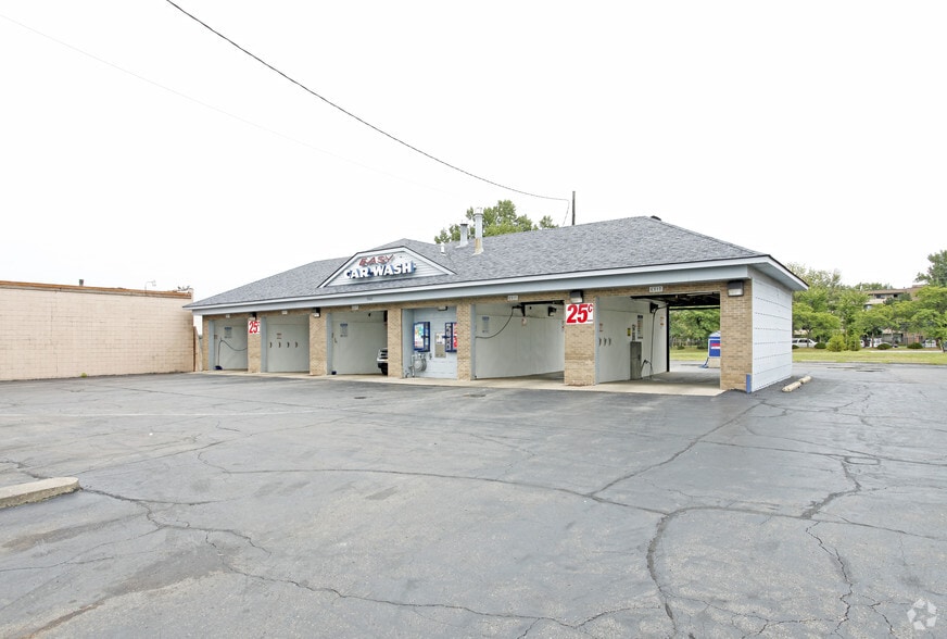 31062 Utica Rd, Fraser, MI for sale - Primary Photo - Image 1 of 2