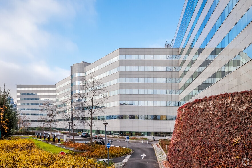 32 Avenue Pablo Picasso, Nanterre for lease - Building Photo - Image 3 of 13
