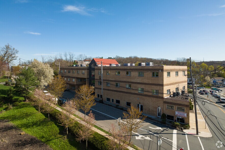 25 Pompton Ave, Verona, NJ à louer - Photo du bâtiment - Image 3 de 6