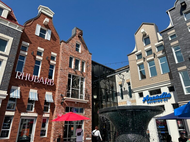 10704 120 St NW, Edmonton, AB à louer - Photo du bâtiment - Image 1 de 43