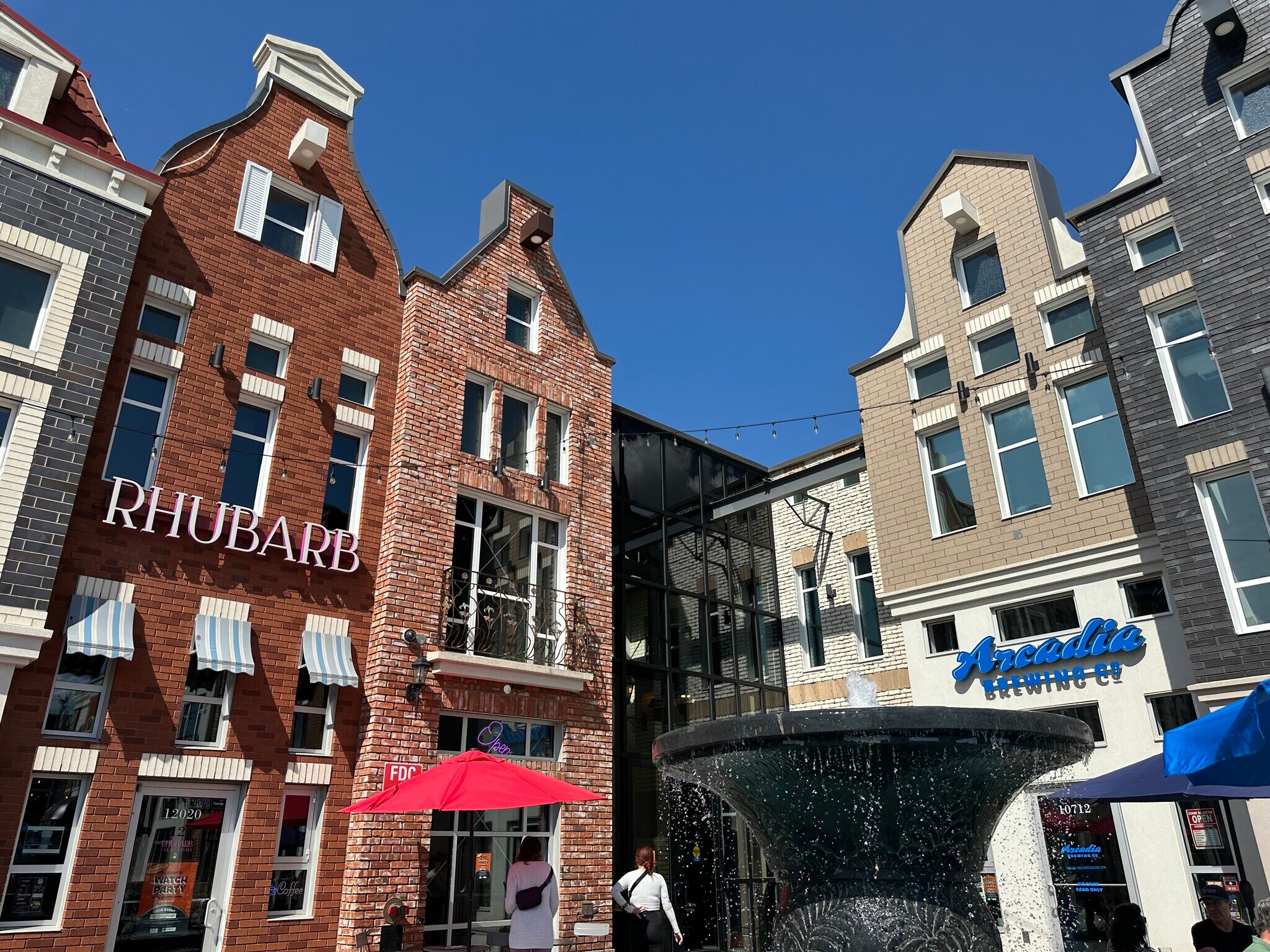 10704 120 St NW, Edmonton, AB à louer Photo du bâtiment- Image 1 de 44