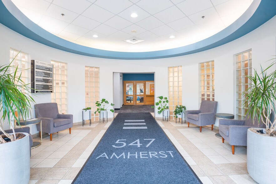 547 Amherst St, Nashua, NH à louer - Photo du bâtiment - Image 3 de 3