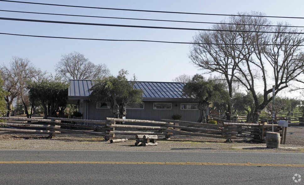 24120 Arnold Dr, Sonoma, CA à vendre - Photo du bâtiment - Image 2 de 21