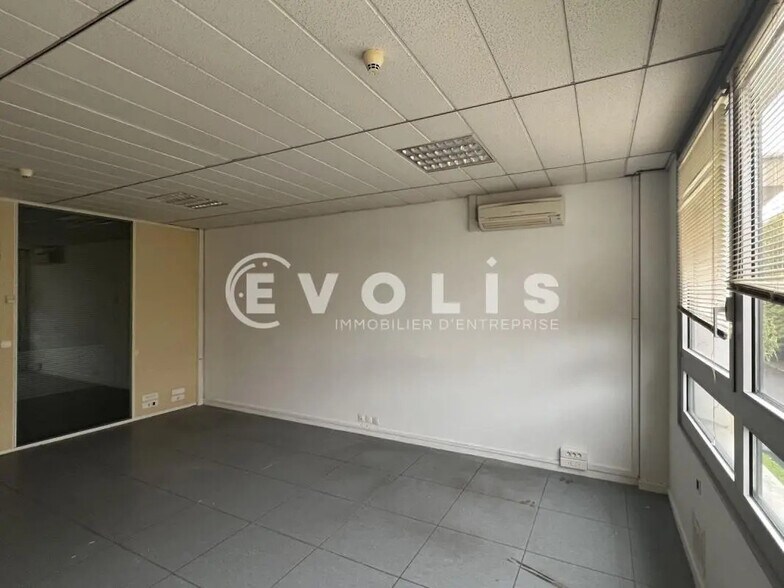 40 Rue Vladimir Jankelevitch, Émerainville à louer - Photo intérieure - Image 2 de 5