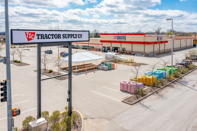More details for 4555 16th St, Moline, IL - Retail for Sale