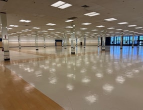 16051 S Dixie Hwy, Miami, FL à louer Photo intérieure- Image 2 de 4