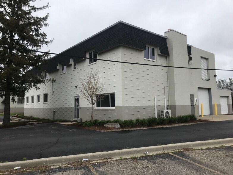 25802 Novi Rd, Novi, MI à vendre - Photo principale - Image 1 de 4