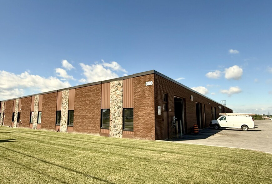 350 Oakdale Rd, Toronto, ON à louer - Photo du bâtiment - Image 3 de 12