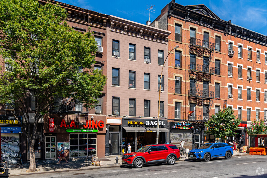 691 9th Ave, New York, NY à vendre - Photo principale - Image 1 de 1