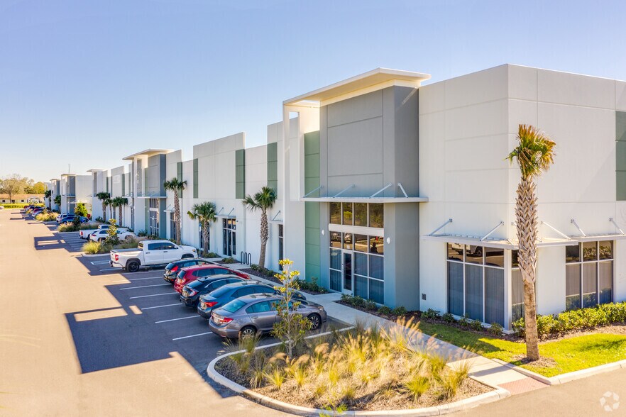 661 Garden Commerce Pky, Winter Garden, FL à louer - Photo du bâtiment - Image 3 de 5