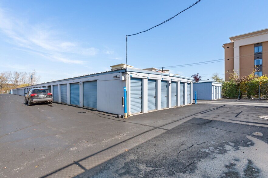 100 Cedar Mound Rd, Round Lake Park, IL for sale - Building Photo - Image 3 of 27