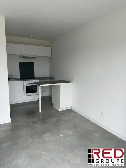 Bureau dans Châteauneuf-le-Rouge à louer - Photo intérieure - Image 3 de 5