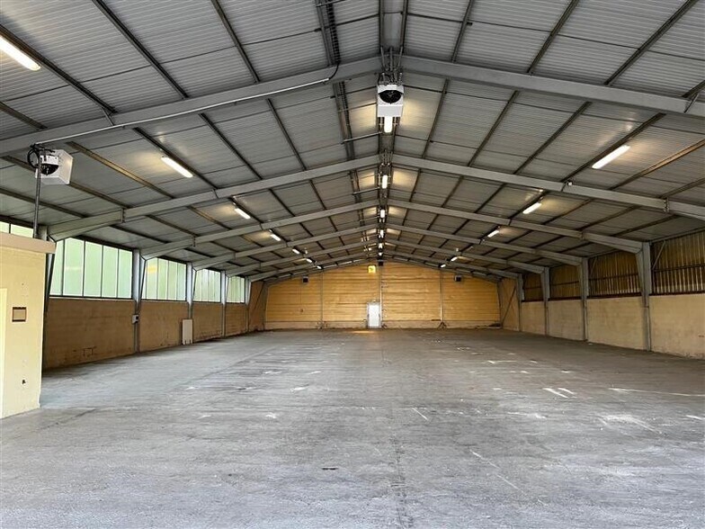 Flex in Fegersheim for lease - Interior Photo - Image 3 of 5