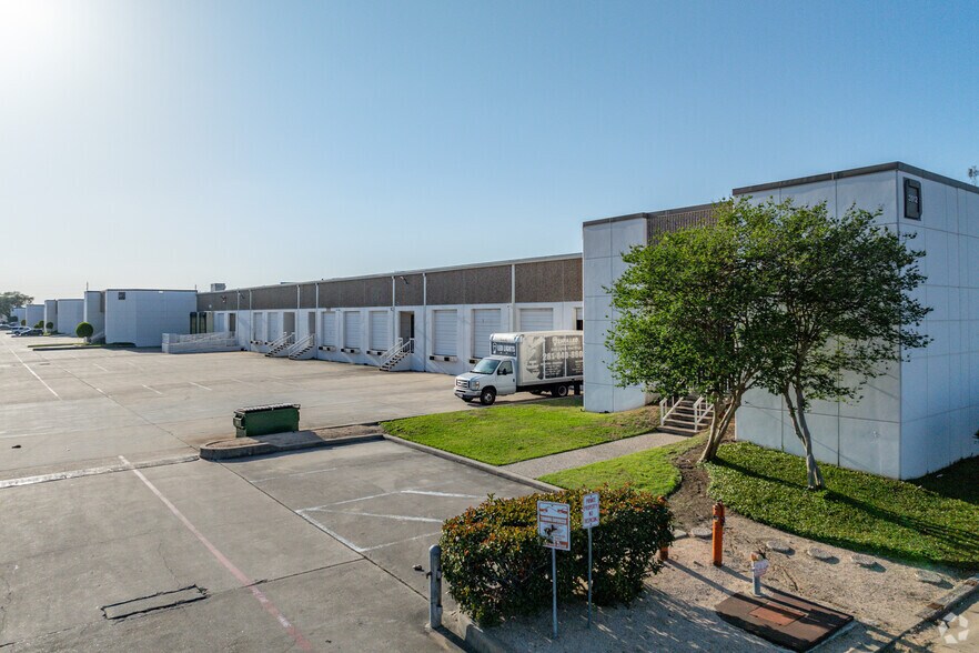 3912-3922 Dunvale Rd, Houston, TX à louer - Photo du bâtiment - Image 2 de 3