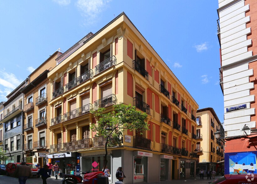 Multifamily in Madrid, Madrid for sale - Primary Photo - Image 1 of 2