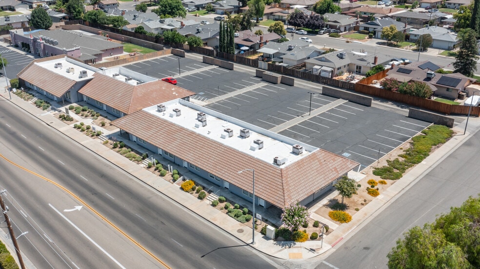 1715 N Minnewawa Ave, Clovis, CA for lease - Building Photo - Image 2 of 4