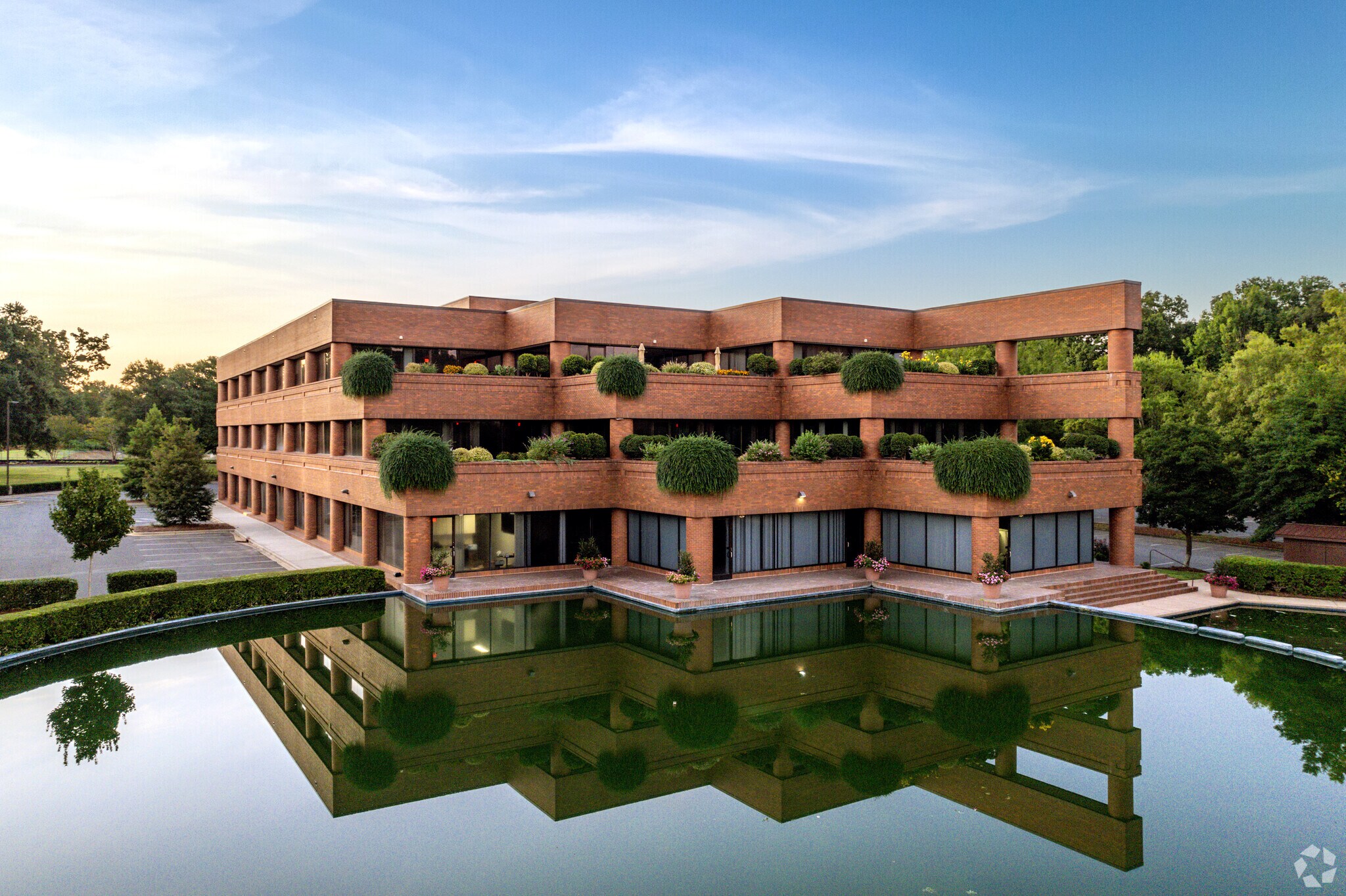 4824 Parkway Plaza Blvd, Charlotte, NC for lease Building Photo- Image 1 of 7