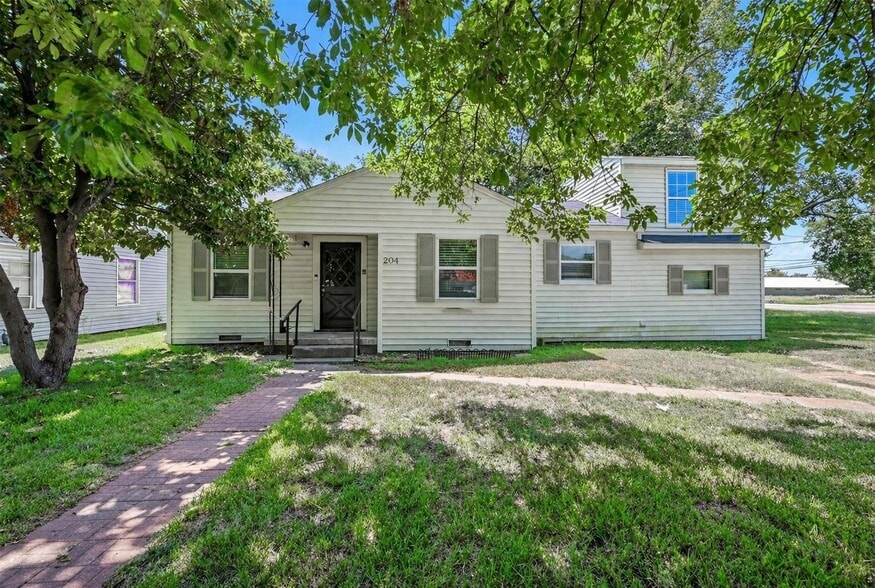 204 Graham Ave, Bonham, TX for sale - Primary Photo - Image 1 of 1