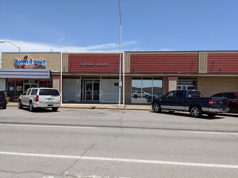 Portfolio of 4 portfolio of 4 properties for sale on LoopNet.ca - Primary Photo - Image 2 of 2