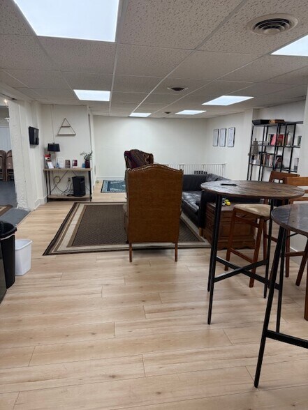 904 Princess Anne St, Fredericksburg, VA à louer - Photo intérieure - Image 2 de 8