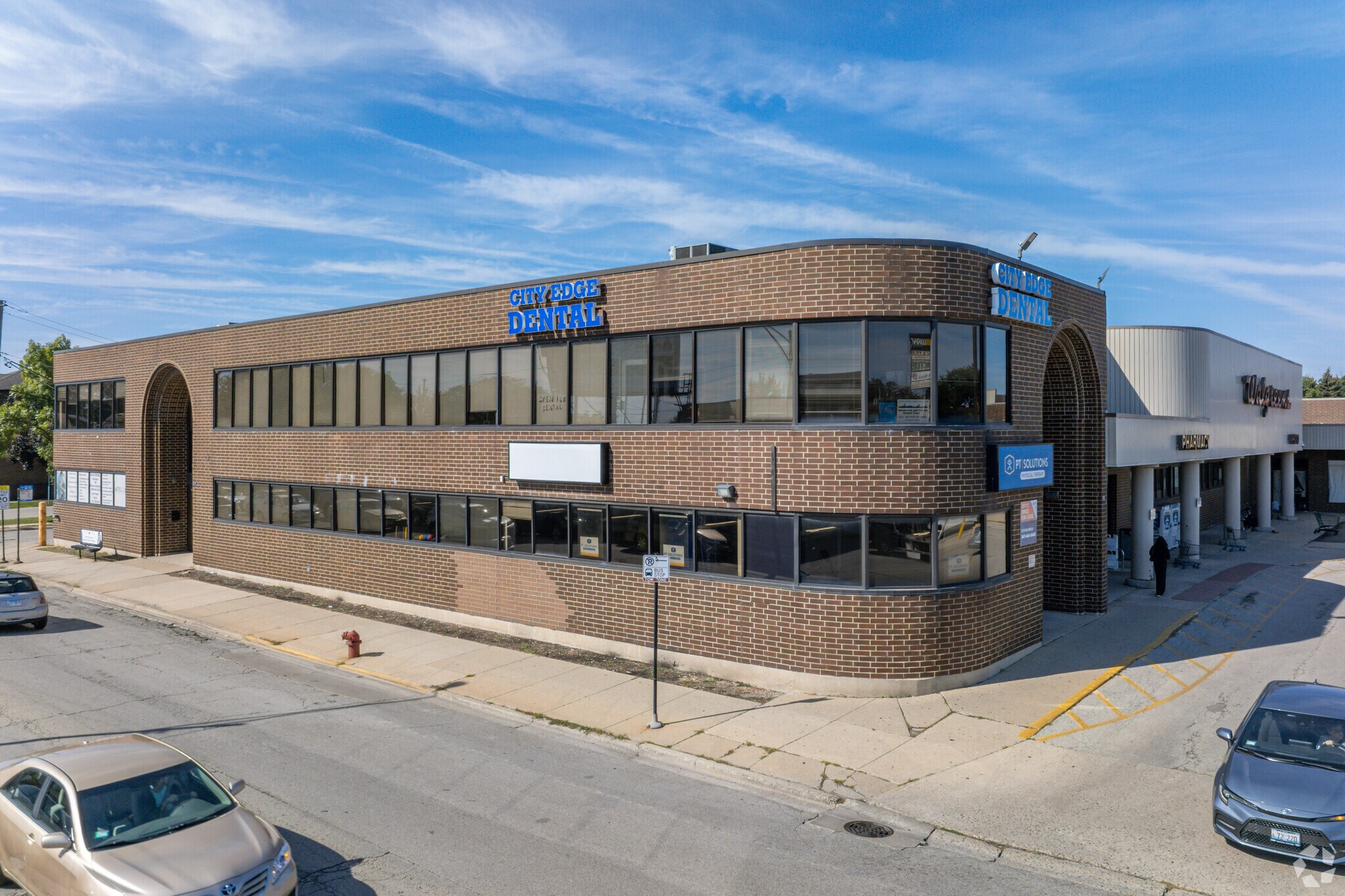 6304 N Nagle Ave, Chicago, IL à louer Photo principale- Image 1 de 10