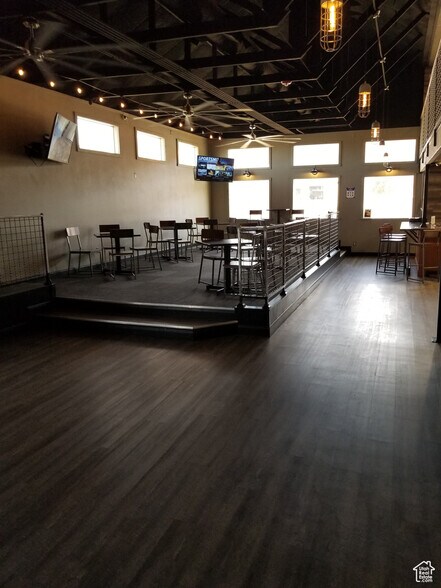 432 N 100 W, Cedar City, UT à vendre - Photo du bâtiment - Image 3 de 10