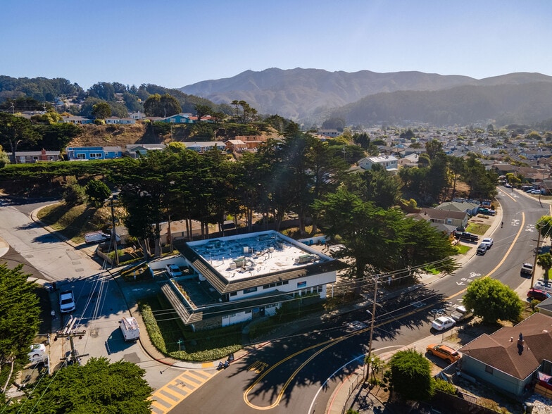 667-669 Crespi Dr, Pacifica, CA for sale - Building Photo - Image 3 of 62