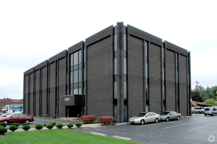 1395 E Dublin Granville Rd, Columbus, OH à louer - Photo du bâtiment - Image 2 de 7