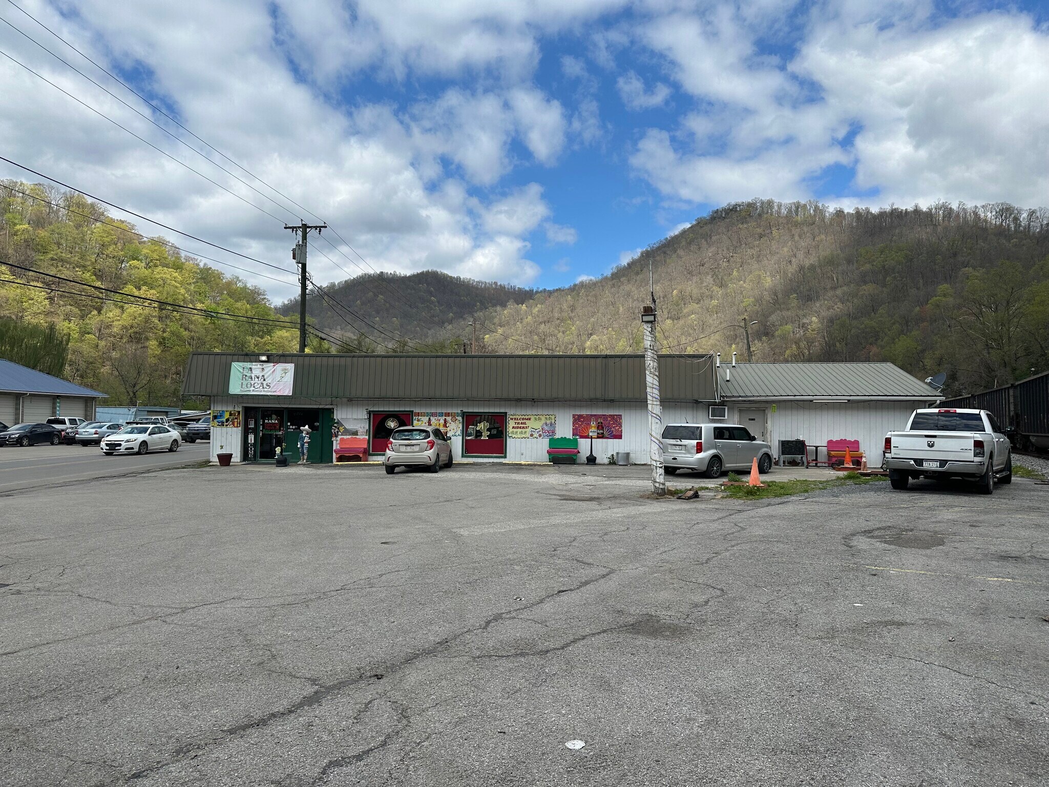 485 Hanging Rock Hwy, Logan, WV à vendre Photo principale- Image 1 de 2