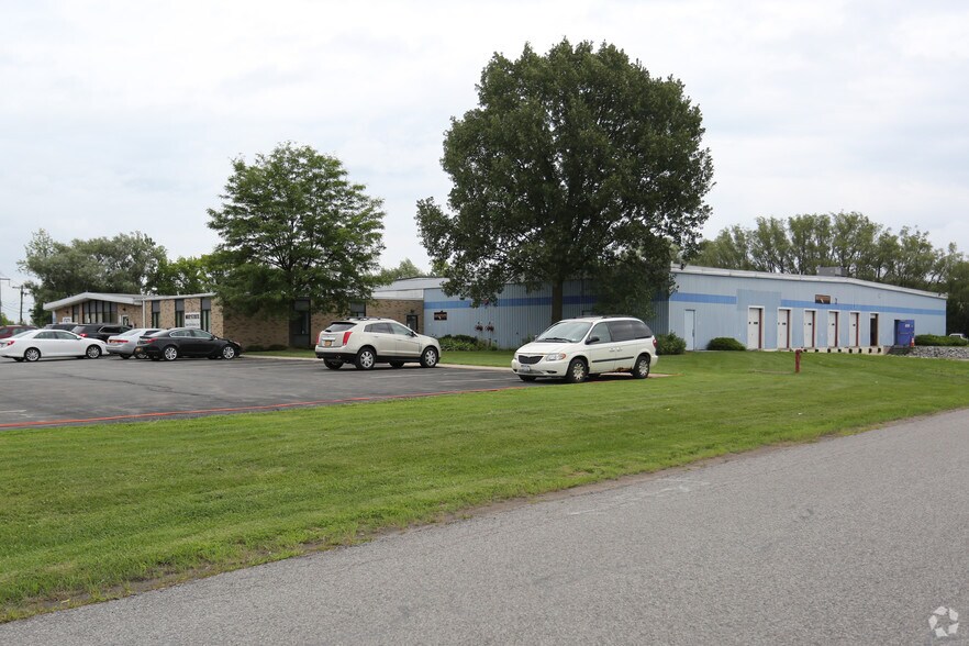 350 Commerce Dr, Rochester, NY à louer - Photo du bâtiment - Image 3 de 9