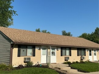 More details for 413 S Village St, Pierceton, IN - Multifamily for Sale