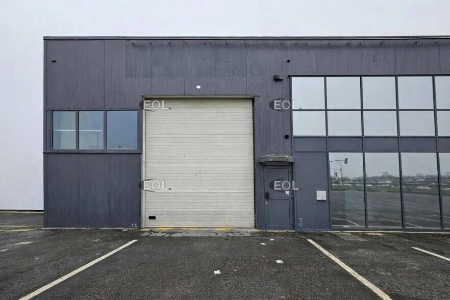 Flex dans Vitry-sur-Seine à louer - Photo du bâtiment - Image 2 de 12