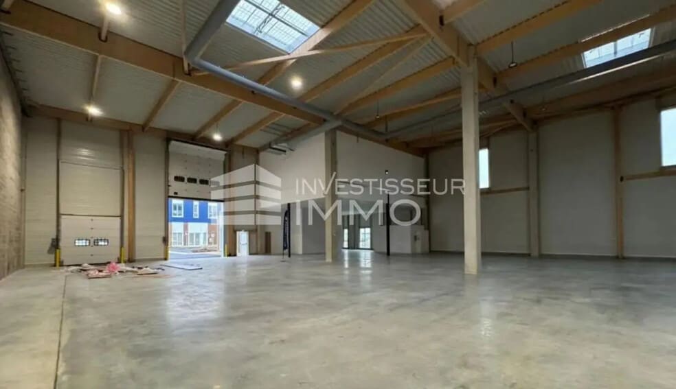 Flex in Moissy-Cramayel for lease - Interior Photo - Image 2 of 4