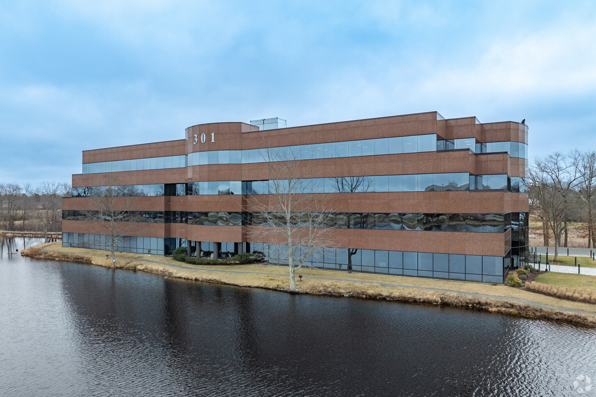 301 Edgewater Dr, Wakefield, MA for lease Primary Photo- Image 1 of 5