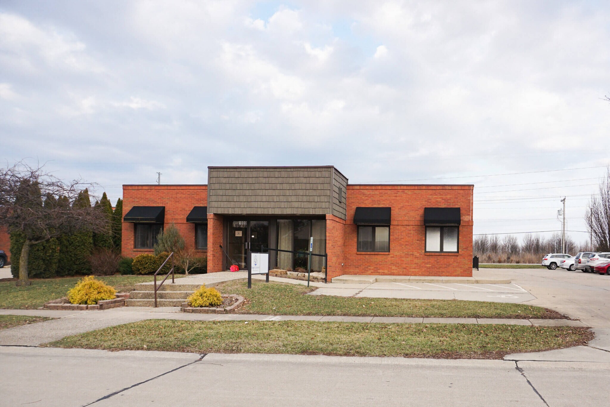 1800 Woodfield Dr, Savoy, IL for lease Building Photo- Image 1 of 13