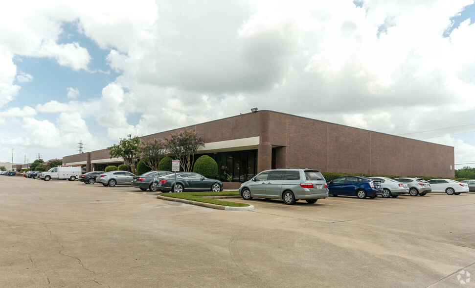 2525 W Bellfort St, Houston, TX for lease - Primary Photo - Image 1 of 8