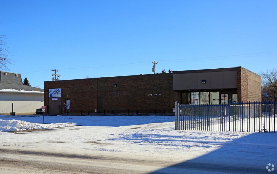 2115 20 Ave, Bowden, AB for sale - Primary Photo - Image 1 of 1