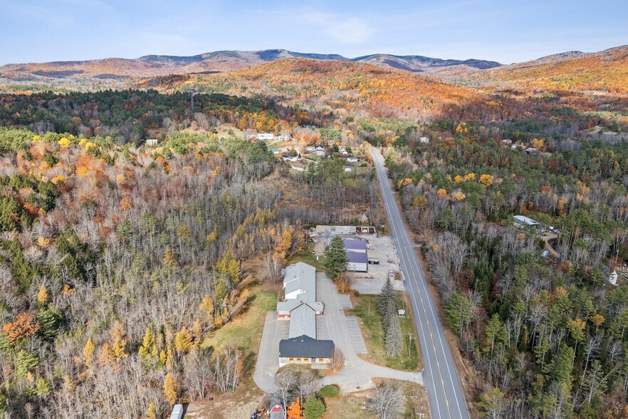 1132 S Main St, Bryant Pond, ME à vendre - Photo du bâtiment - Image 2 de 43