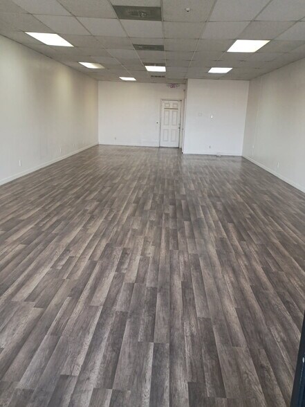 15885-100 Main St, Hesperia, CA à louer - Photo du bâtiment - Image 2 de 5