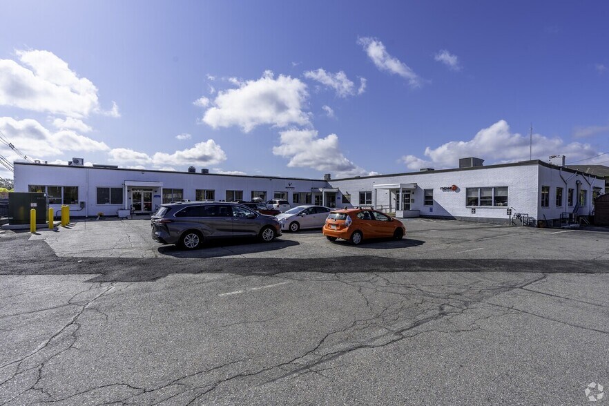 19-29 Needham St, Newton, MA à louer - Photo du bâtiment - Image 1 de 16